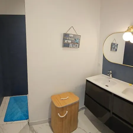 Deux Maisons Reunis Par Le Jardin Et Sa De Plage, A 8min A Pieds Des Plages Et De L'ocean Holiday home *