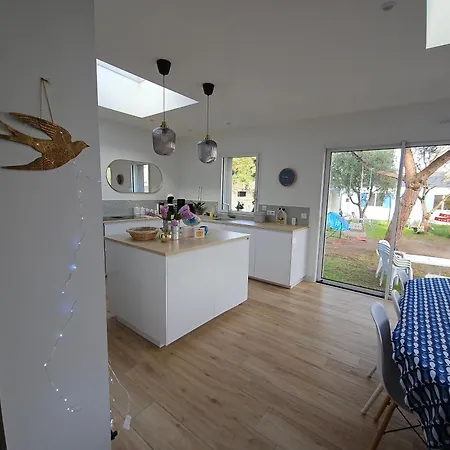 Deux Maisons Reunis Par Le Jardin Et Sa De Plage, A 8min A Pieds Des Plages Et De L'ocean Holiday home *