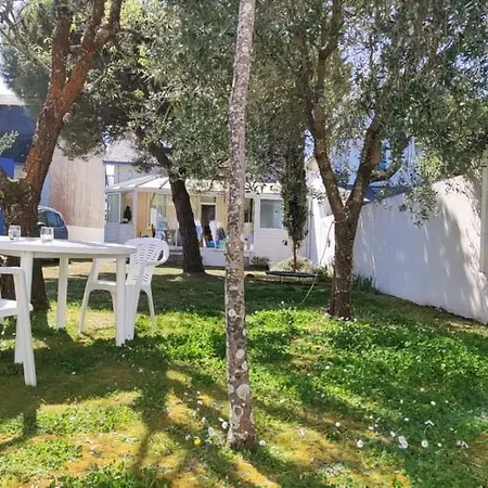 Deux Maisons Reunis Par Le Jardin Et Sa De Plage, A 8min A Pieds Des Plages Et De L'ocean Batz-sur-Mer