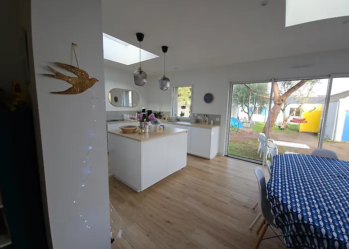 Deux Maisons Reunis Par Le Jardin Et Sa De Plage, A 8min A Pieds Des Plages Et De L'ocean 펜션 *